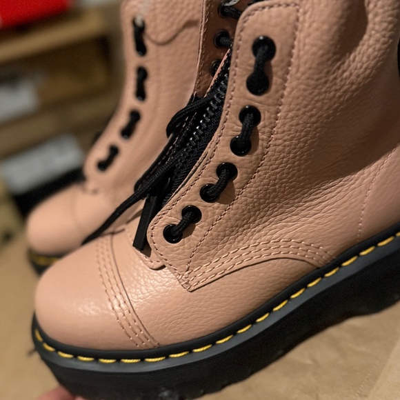 New Dr. Martens Sinclair Zip Front Boots in Peach Leather - Picture 3 of 10